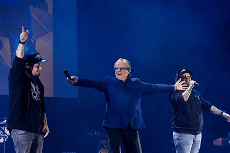 Presidentti Sauli Niinistö myönsi arvonimiä, Mikko Alatalosta ...