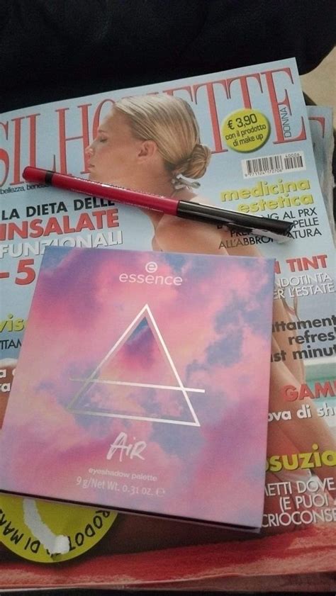 Con Silhouette Donna In Edicola Prodotto Make Up In Omaggio