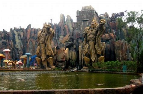 Joyland, Unlicensed Warcraft/Starcraft Theme Park in China | Others