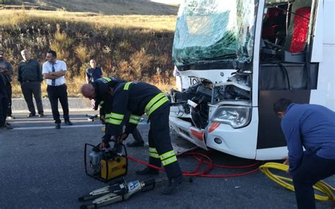 Erzurum Da Korkun Trafik Kazas T R Ile Otob S Arp T A R