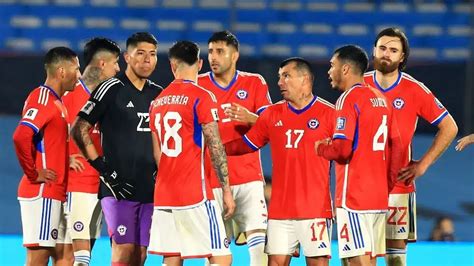 Hace Rato Que No Es Aporte Hinchas Hacen Pedazo A Jugador De La Roja