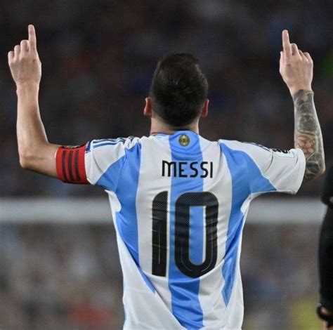 Locales en todas partes Paraguay prohibió las camisetas de Lionel Messi