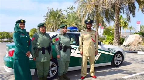 Dubai Police Dubai Police Finds Dh 76000 For Tourist Amidst New Year