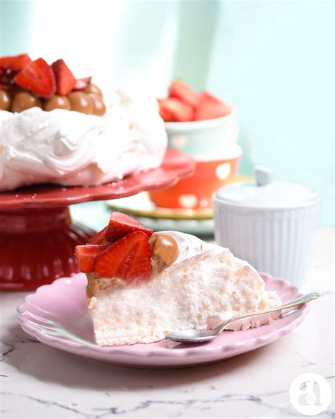 Pavlova Con Dulce De Leche Y Fresas Anna S Pasteleria