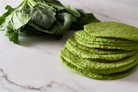 Tortilla De Espinacas Verde Foto Premium