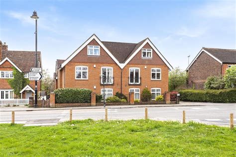 Pavilion Court East View Lane Cranleigh Gu6 2 Bed Flat £299950