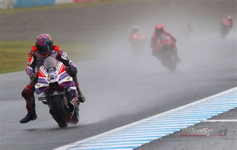 Japanese Motogp Race Martin Skates To Victory At Wet N Wild Motegi