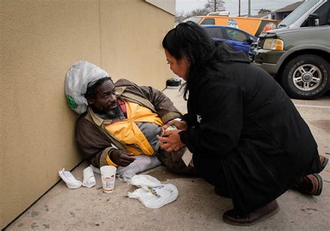 Volunteers Survey Houston S Homeless Population In Annual Count