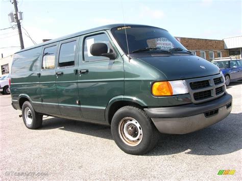 2002 Hunter Green Metallic Dodge Ram Van 1500 Cargo 16031040