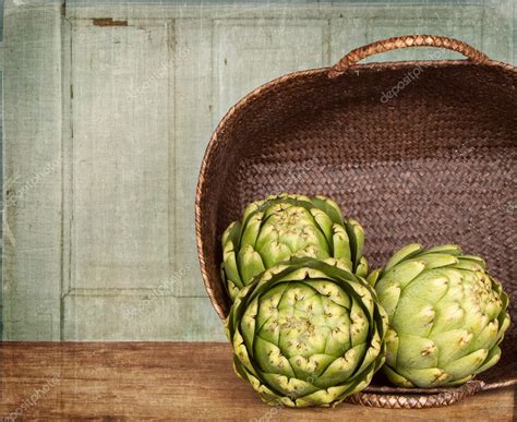 Artichokes Spilling Out Of A Basket — Stock Photo © Sjhuls 10967230