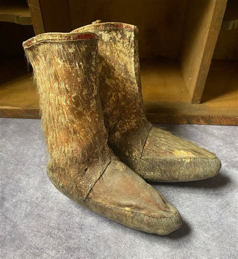 Proantic Rares Bottes Anciennes En Peau De Phoque Inuit E Si Cle