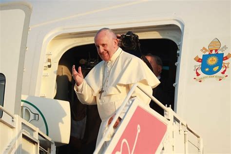 Despedida Del Papa Francisco En El Aeropuerto By James Lo Panama