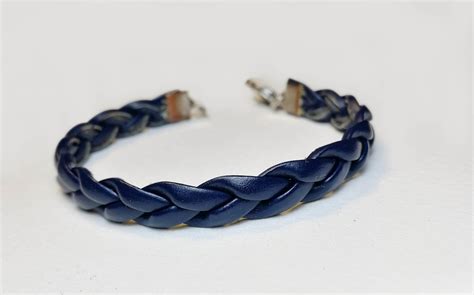 Tutoriel Fabriquer un bracelet en cuir tressé Crayons et Pinceaux