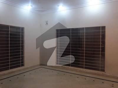 Sq Yd Well Maintain Luxury Single Story House For Sale In Block B