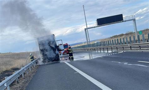 UPDATE FOTO Trafic oprit pe autostrada A1 Sebeș Sibiu Un TIR a luat