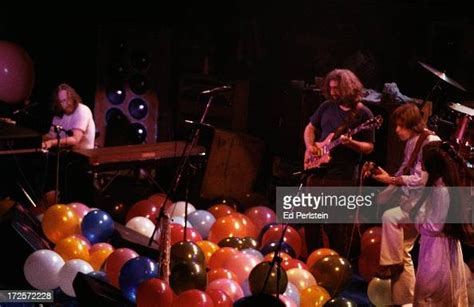 The Grateful Dead Perform On New Years Eve 1977 At Winterland In San