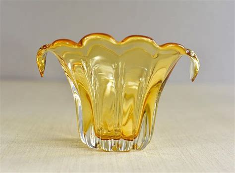 Vintagelargeheavyteleflorayellowribbedglassvaseteleflo Etsy Yellow Vase Vintage Yellow