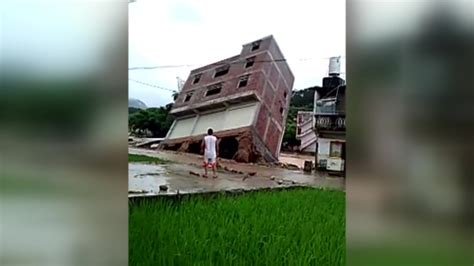 G1 Vídeo capta momento em que prédio desaba por inteiro durante