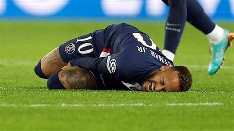 Psg S Neymar To Undergo Ankle Surgery Ruled Out For Rest Of Season