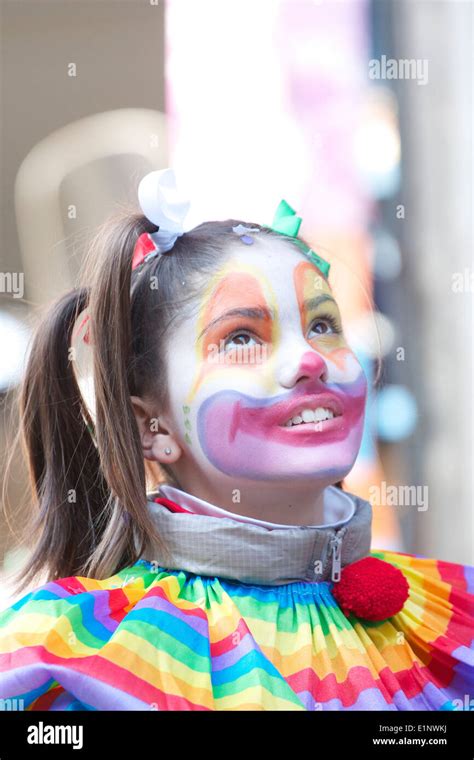 Girl clown face Stock Photo: 69937270 - Alamy