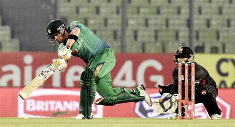 Asia Cup Akmal Malik Rescue Pakistan After Early Blows Vs Uae