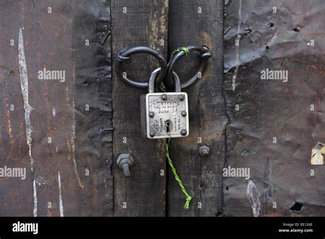 Puerta Con Candado Fotograf As E Im Genes De Alta Resoluci N Alamy