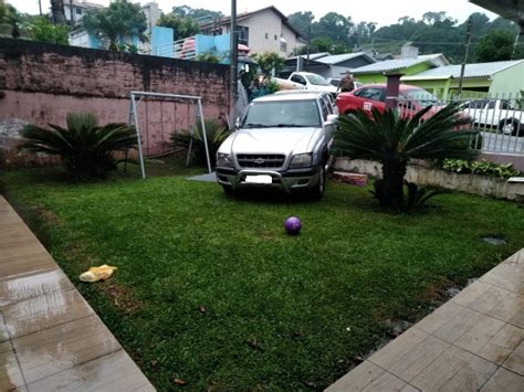 Condutor Perde Controle E Caminhonete Invade Resid Ncia Em Maravilha