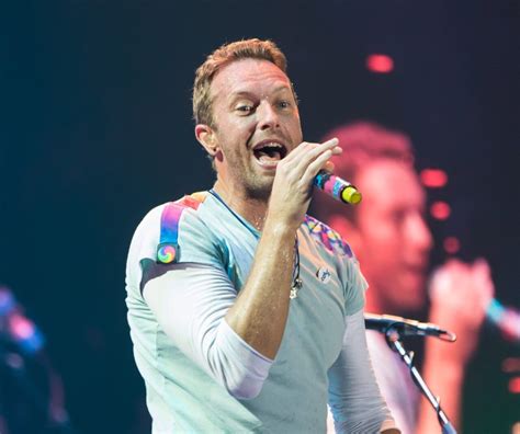 Chris Martin Berikan Tanggapan Soal Penolakan Konser Coldplay Di Jakarta