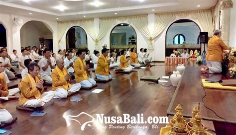 NUSABALI Ratusan Umat Buddha Rayakan Hari Tri Suci Waisak Di