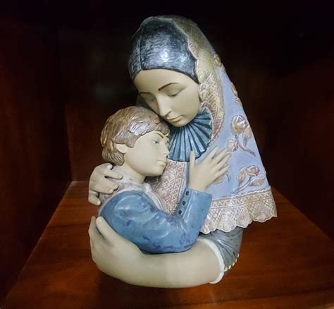 Escultura de porcelana Lladró Madre e hijo Madre Mallorquina