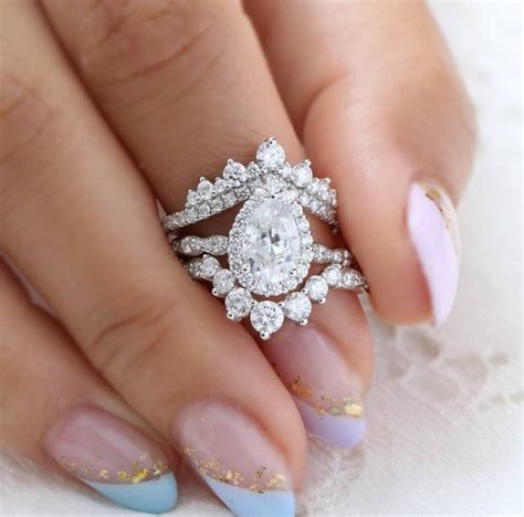 21 Perfect Pear Shaped Diamond Rings Designs You Should Have The