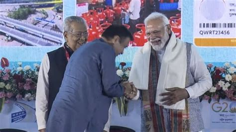 Pm Modi Visits Chhattisgarh Uttar Pradesh Dedicates Projects