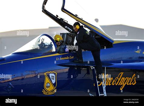 Nfds Blue Angels Hi Res Stock Photography And Images Alamy