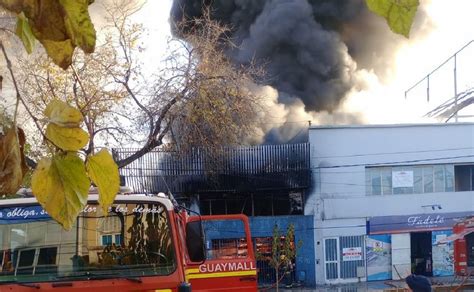 Voraz Incendio En Un Dep Sito De Pl Sticos Y Gomas De Mendoza Siempre