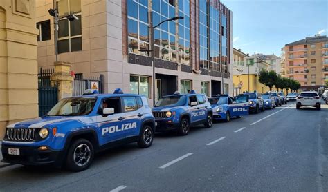 Chiavari Poliziotto In Borghese Sventa Rapina Ad Anziana Primocanale