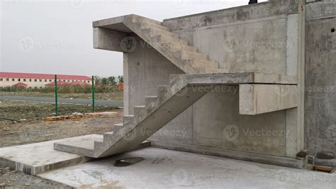 Photo D Un Escalier Droit En B Ton Pr Fabriqu Avec Paliers