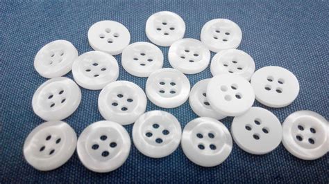 White Round Polyester 4 Hole Garment Button For Garments Packaging