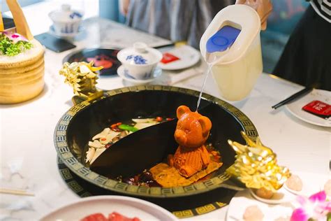 Meet The Robot Waiters At Sydneys Latest Hotpot Diner Sbs Food