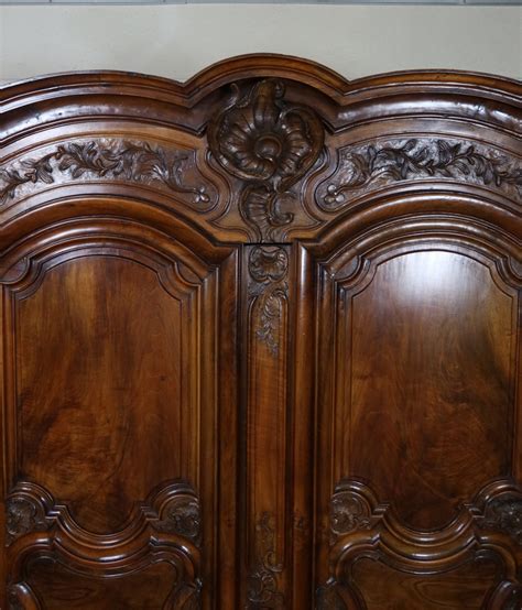 Armoire Lyonnaise du XVIIIe siècle en bois de noyer N 104087