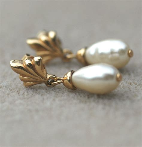 Avon Vintage Pearl Drop Earrings