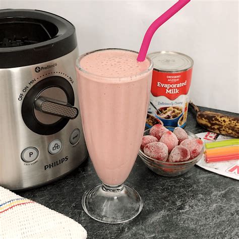 Strawberry Banana Milkshake Yummieliciouz