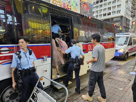 警夥入境處打擊賣淫 搜港島多幢商住大廈及酒店拘12名內地女 星島日報