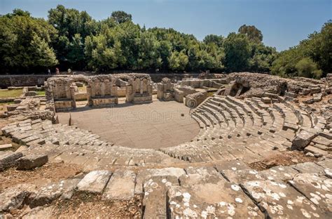 Ruinas De Anfiteatro En El Parque Nacional De Butrint En Vlore Albania