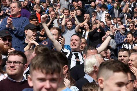 Newcastle 2 1 Arsenal Fan Gallery Toon Army Turn Out In Force At St