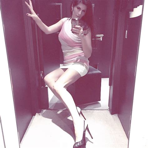 Busty Babe Pamela Prati Looks Hot In Mini Bikini Photos