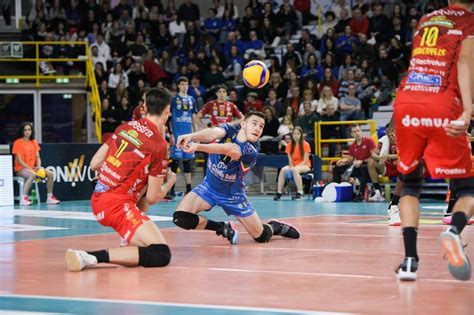 Pallavolo La Cucine Lube Civitanova Limita I Danni A Verona Notizie