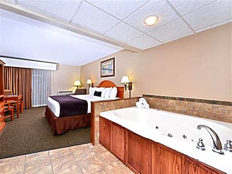 7 Hotel Rooms with Jacuzzi in Minot. Complete Guide 2024