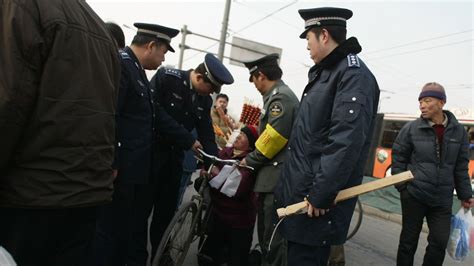 【禁聞】財政吃緊 中國多地取消城管部門 公務員 編製 城管局 新唐人电视台