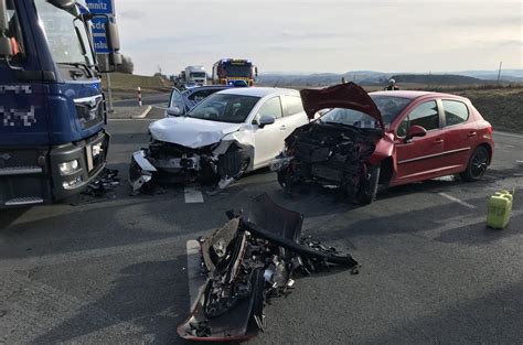 Oberfranken Unfall Auf Der B Mit Mehreren Fahrzeugen Und Zwei