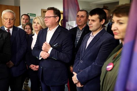 Wybory parlamentarne 2019 Łzy szczęścia w sztabie SLD PiS pokonamy